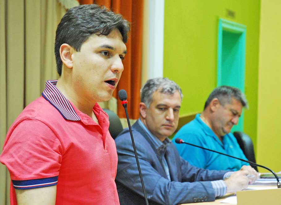 Professor de Educação Física nas séries iniciais e Programa Saúde na Escola: