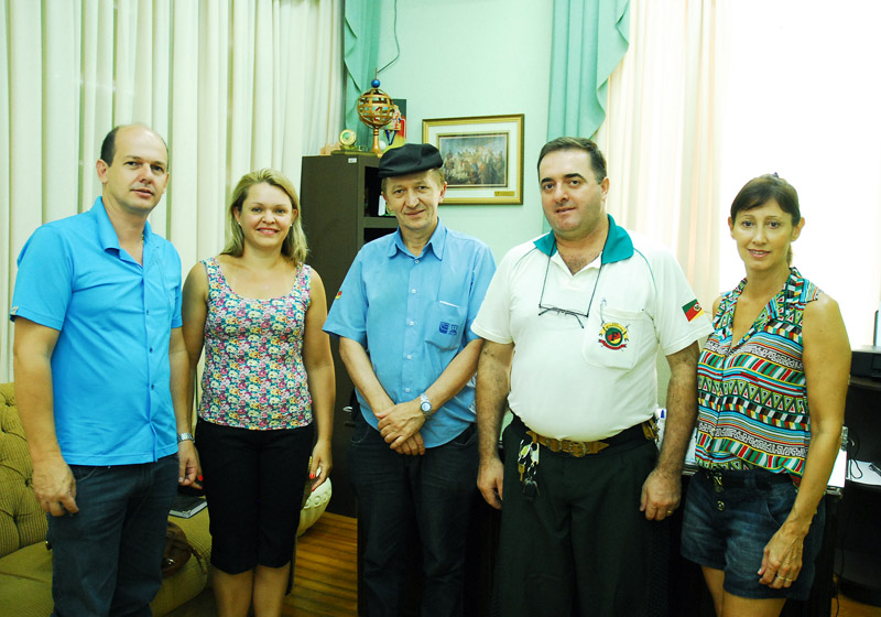 Formenton recebe integrantes do GDF os Farroupilhas