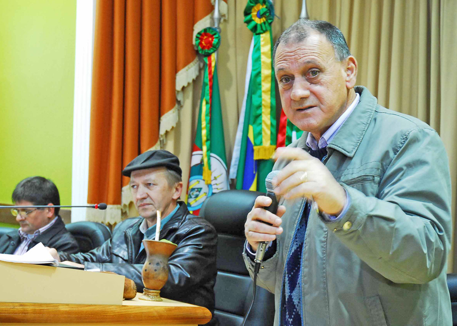 Projeto de lei proíbe uso de capacete em estabelecimentos comerciais e repartições públicas