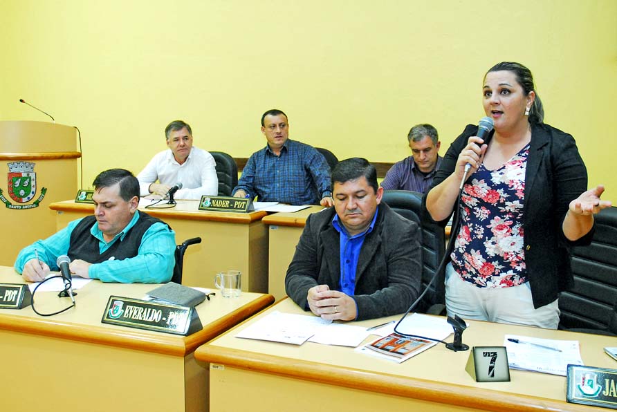 Vereadora Jacqueline solicita informações quanto ao repasse de recursos aos Agentes de Saúde do Município