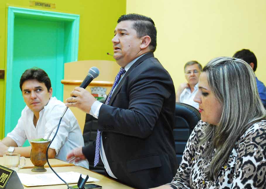 Vereadores convocam representante da saúde pública municipal para reunião hoje, às 16 horas.