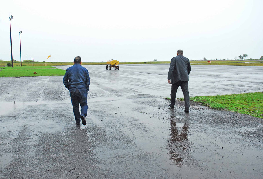 Legislativo Municipal preocupado com a retirada repentina de máquinas e equipamentos que dariam início a retomada das obras do aeroporto regional