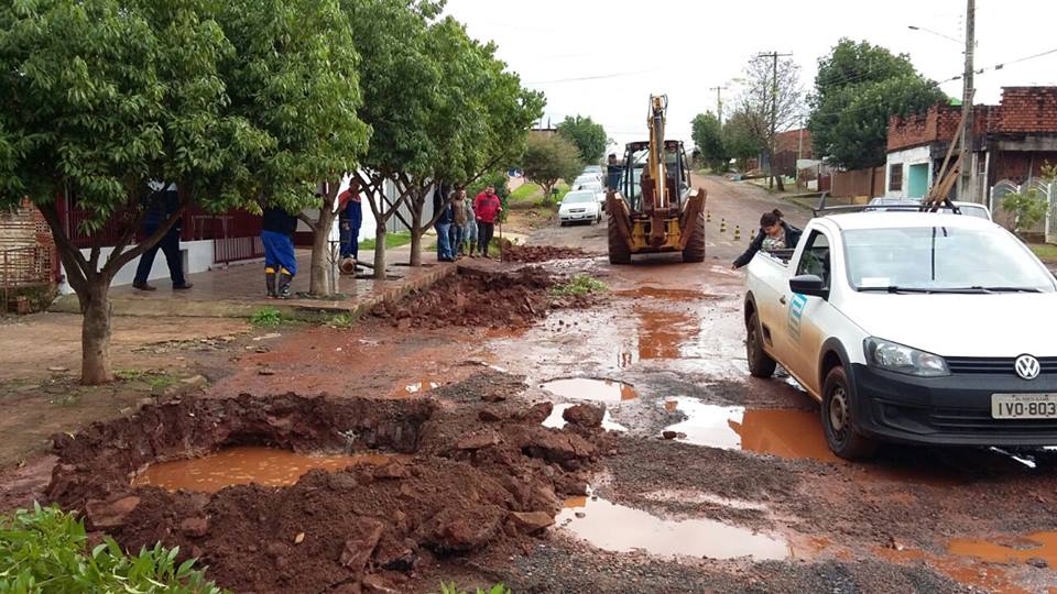 Vereadores acompanham obras no Bairro São Carlos 