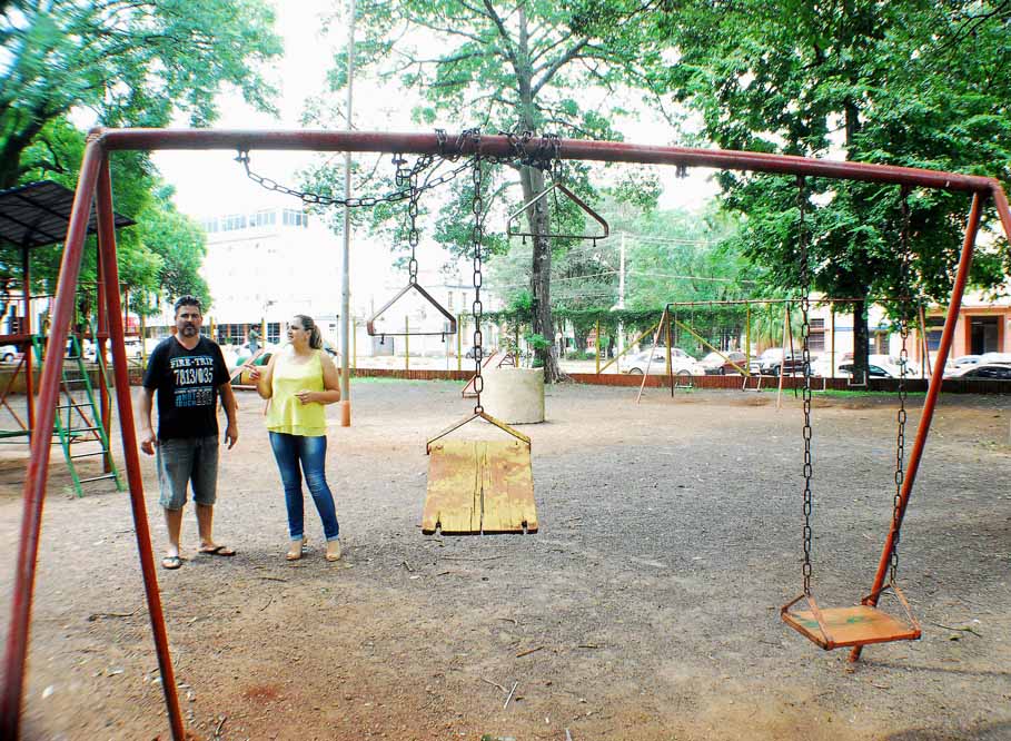 Vereadora Jacqueline Possebom  denuncia abandono de espaço público