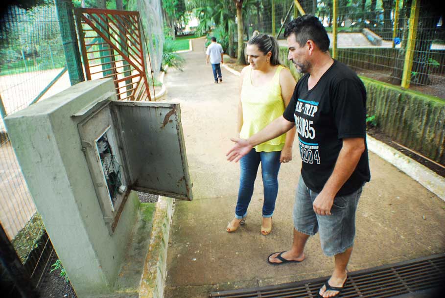 Vereadora Jacqueline Possebom  denuncia abandono de espaço público
