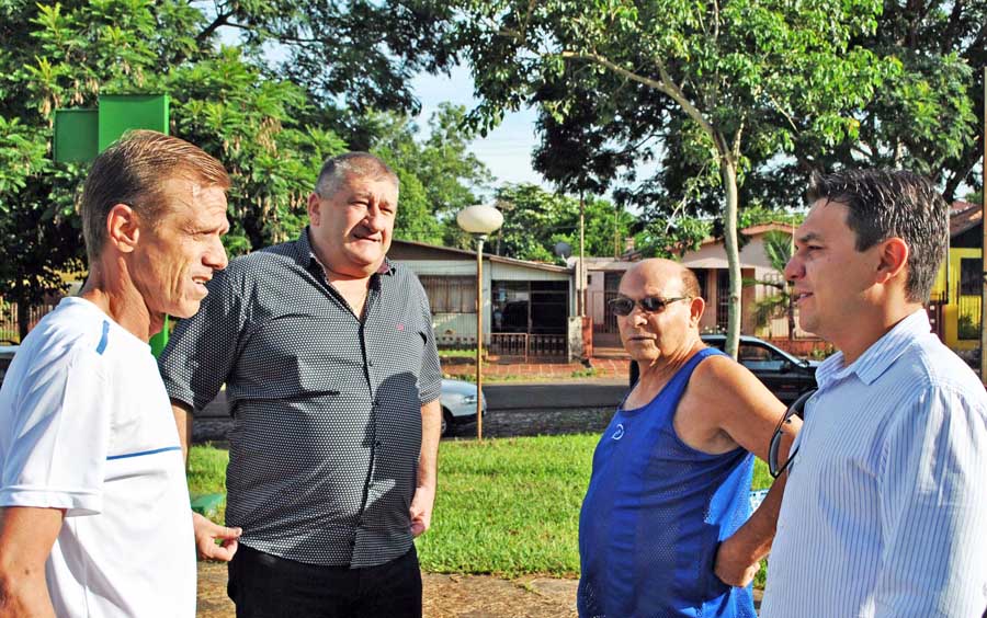 Praça do Tamoio conta com profissional de Educação Física para atender a comunidade