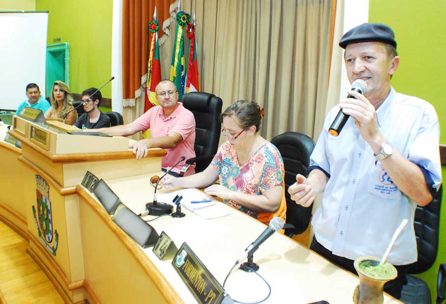 Estudantes lotam o Plenário e discutem sobre implantação do “Passe Livre” em Santo Ângelo