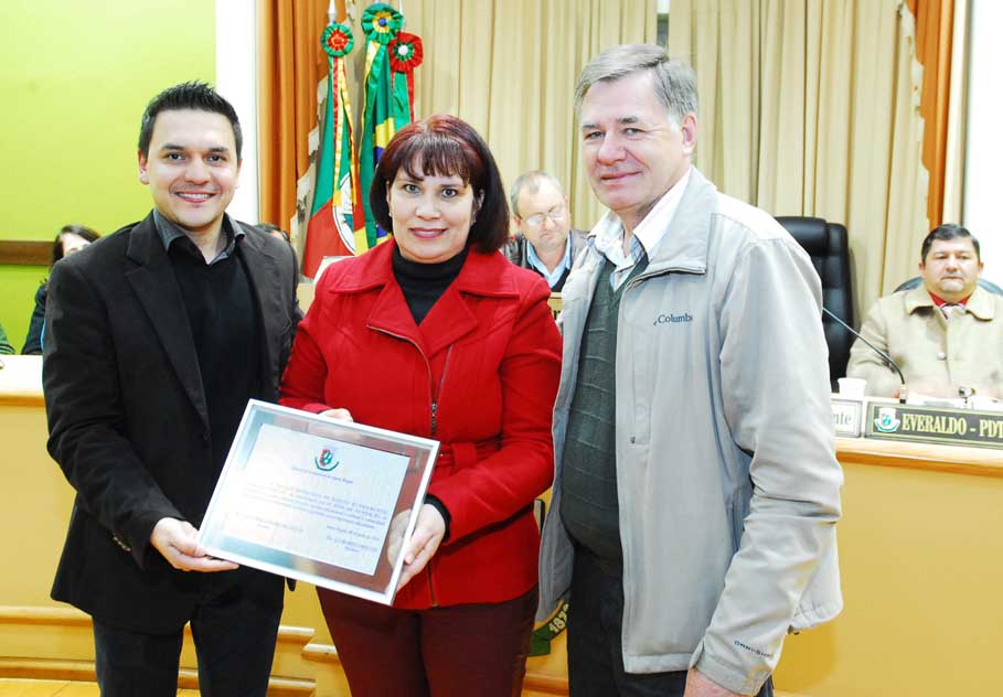 Sessão Especial presta homenagem aos 60 anos de fundação da Escola Sagrada Família