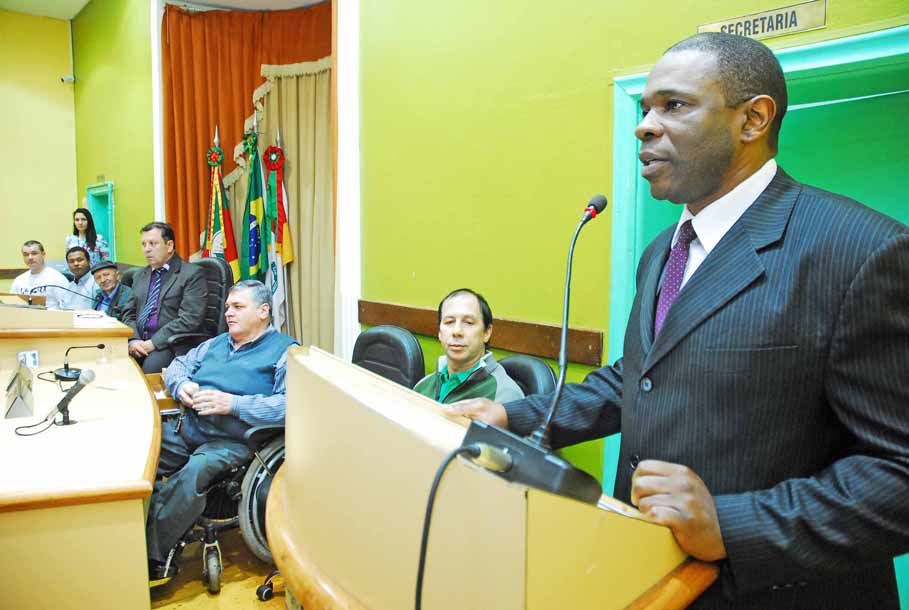 Mestre de Capoeira e Educador Físico Vladimir Farias recebe o Título de Cidadão Honorário do município de Santo Ângelo