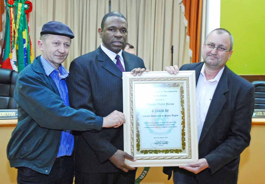 Mestre de Capoeira e Educador Físico Vladimir Farias recebe o Título de Cidadão Honorário do município de Santo Ângelo
