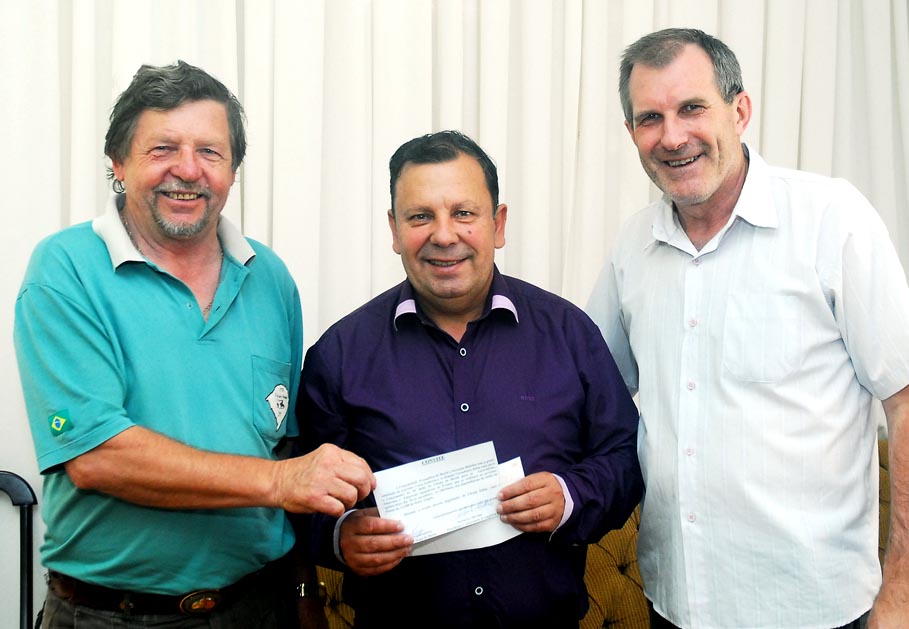 Vando Ribeiro recebe lideranças da Buriti