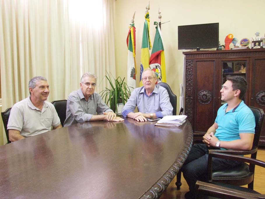 Presidente da Câmara, Adolar Queiroz e vereador Vinícius Makvitz mantêm audiência com o Prefeito em exercício, Bruno Hesse