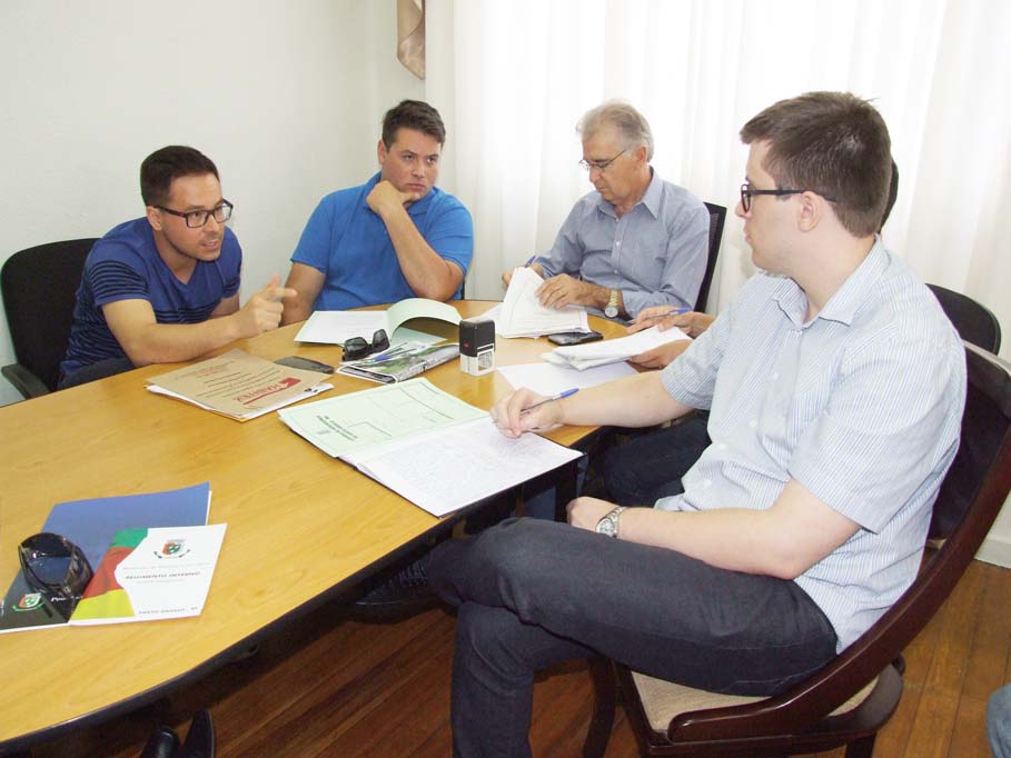 Implantação de táxi adaptado é pauta de reunião na Câmara de Vereadores de Santo Ângelo