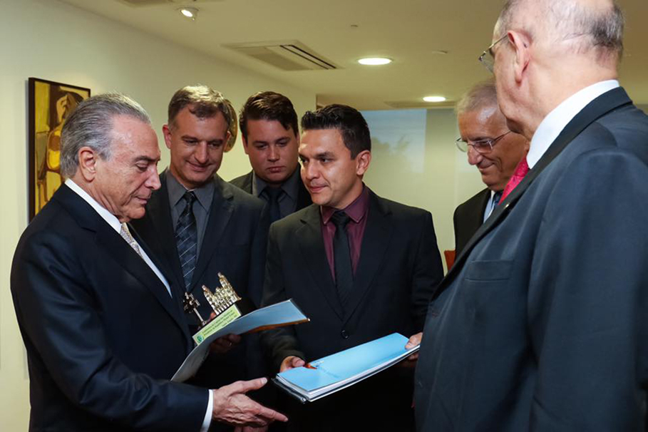  Ampliação do HSA, Aeroporto e Fenamilho foram alguns dos temas abordados pela Comitiva de Santo Ângelo durante encontro com o Presidente Temer 