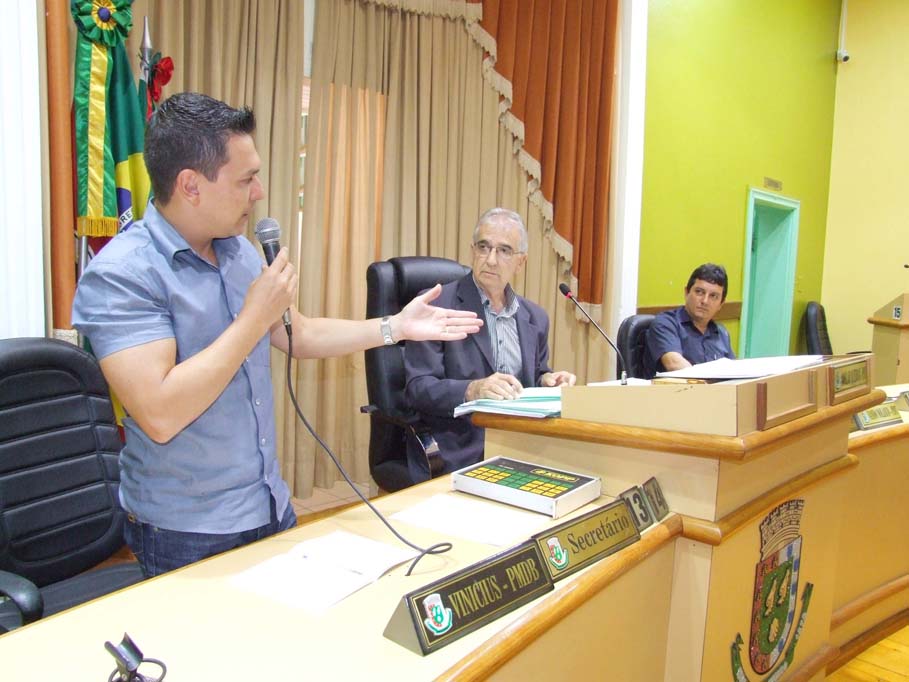 Na primeira sessão ordinária do ano, vereadores aprovam matérias e falam de suas metas para a atual legislatura