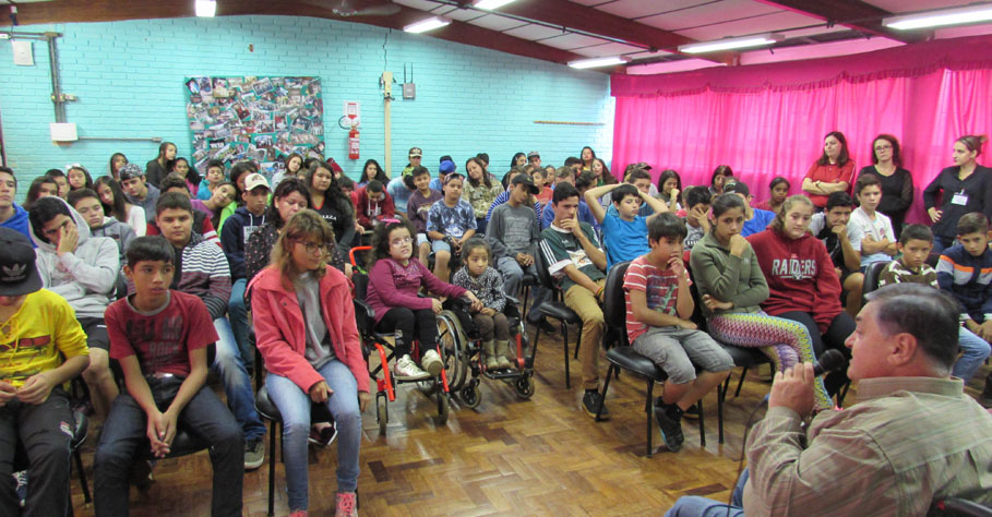 Superação e inclusão foram os temas da palestra do vereador Lauri Juliani na  Escola Madre Catarina Lépori