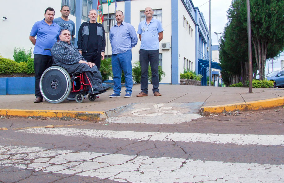 Solicitação do vereador Lauri Juliani é atendida e DMT instala faixa elevada nas proximidades do Colégio Sepé e IESA
