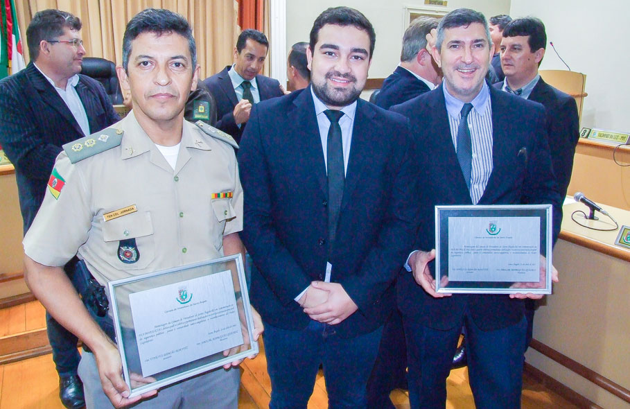 Sessão Solene no Legislativo  presta homenagem ao Policial Civil e Militar 