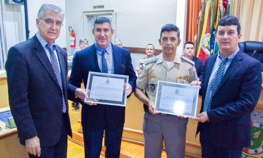 Sessão Solene no Legislativo  presta homenagem ao Policial Civil e Militar 