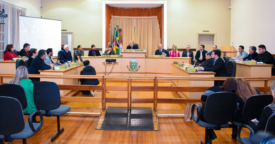 URI recebe homenagem durante sessão no Legislativo Municipal 