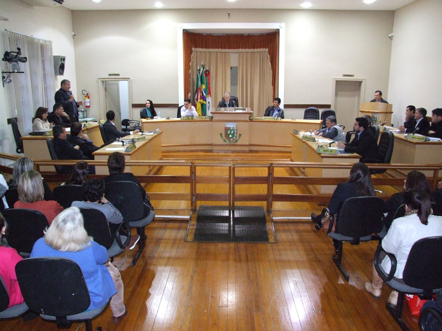 Aprovada contratação temporária de professores 