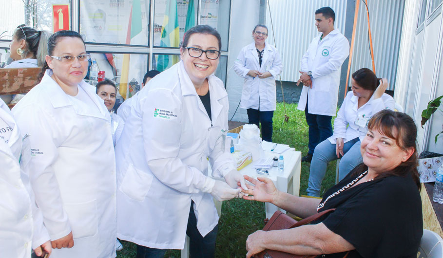 Instituto federal Farroupilha realiza ações no estande da Câmara de vereadores de Santo Ângelo durante a 18° Fenamilho