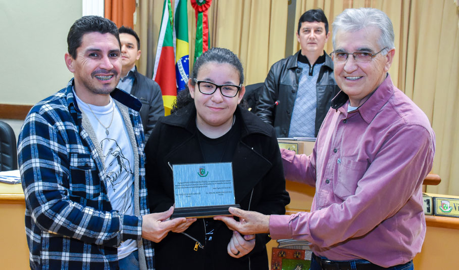 Parceiros do Projeto Câmara Cidadã são homenageados durante sessão no Legislativo 