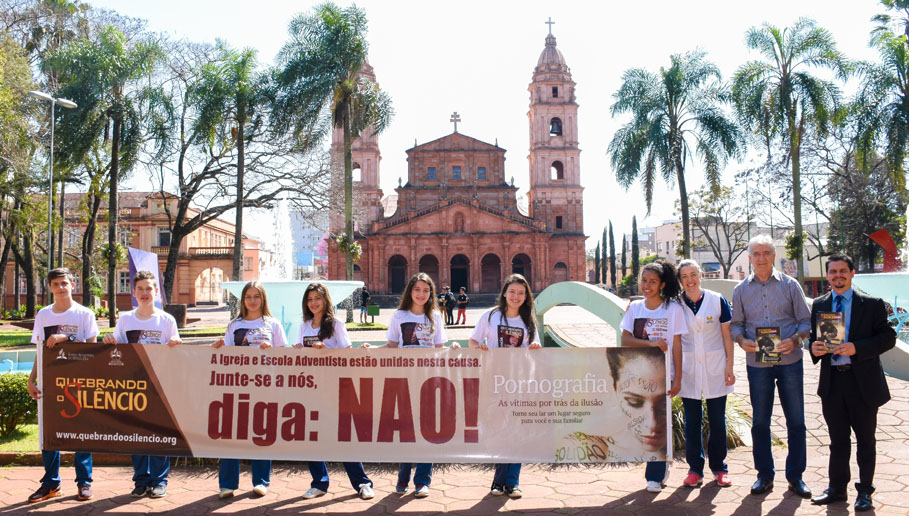 Câmara, Prefeitura e Escola Adventista promovem Passeata 'Quebrando o Silêncio'. Objetivo é combater o abuso e a violência doméstica