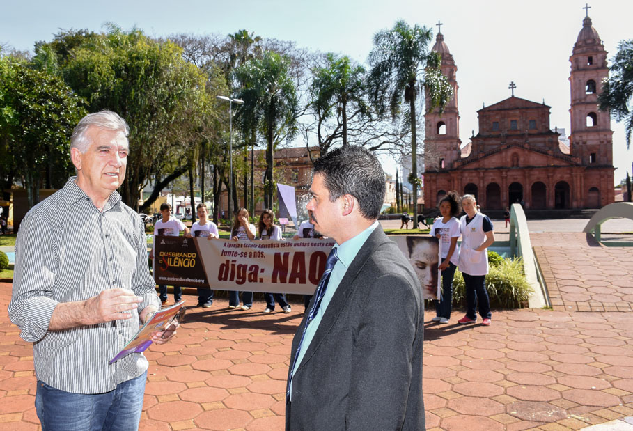 Câmara, Prefeitura e Escola Adventista promovem Passeata 'Quebrando o Silêncio'. Objetivo é combater o abuso e a violência doméstica