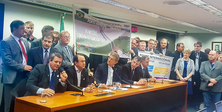Construção da ponte internacional e recursos para projetos ligados à área do turismo pautam reuniões em Brasília