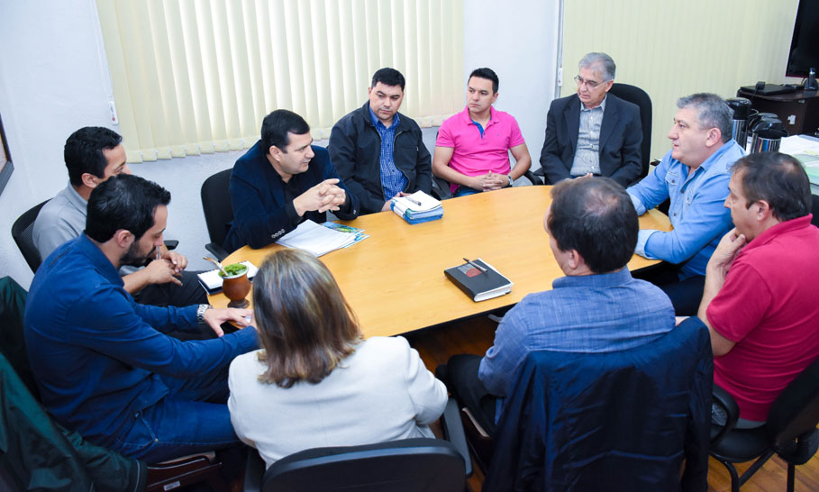 Reunião na Câmara debate andamento das obras da CORSAN no Município
