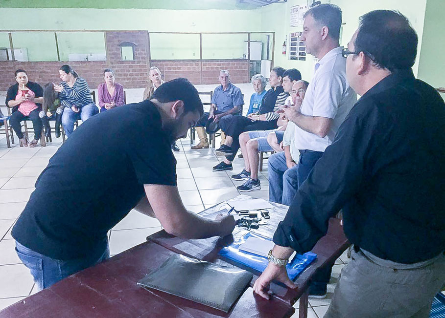 Legislativo e Executivo anunciam obras de pavimentação asfáltica no Bairro Kurtz