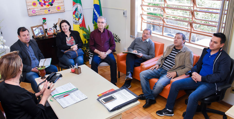 Lideranças e entidades trabalham na organização do Natal Cidade dos Anjos