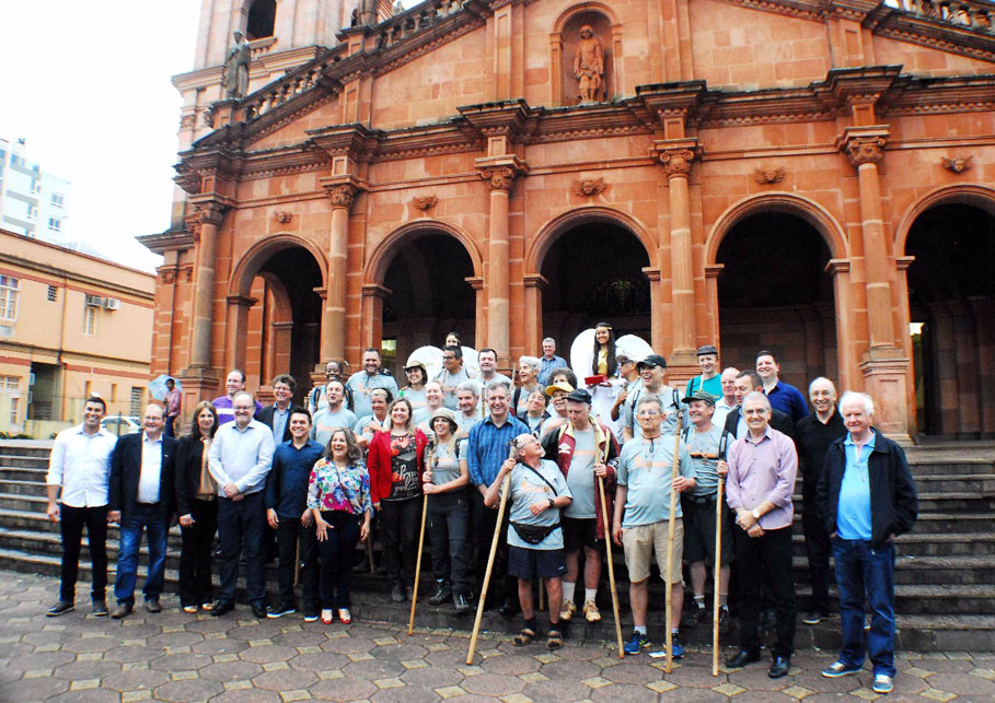 Autoridades recepcionam participantes da 1° Caminhada Internacional do Caminho das Missões