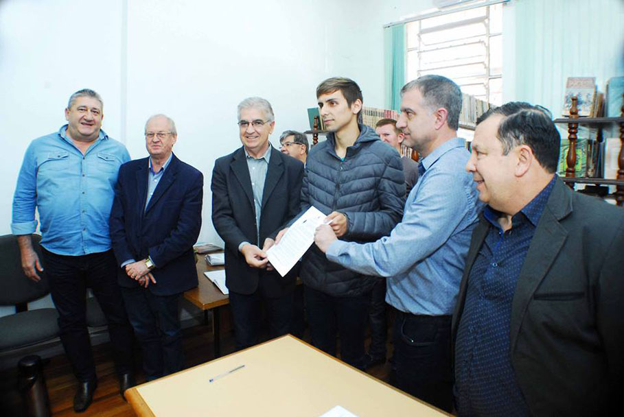  Cerimônia na Câmara de Vereadores oficializa contratação dos aprovados para os cargos de coordenadores de núcleos e agentes sociais que atuarão PELC