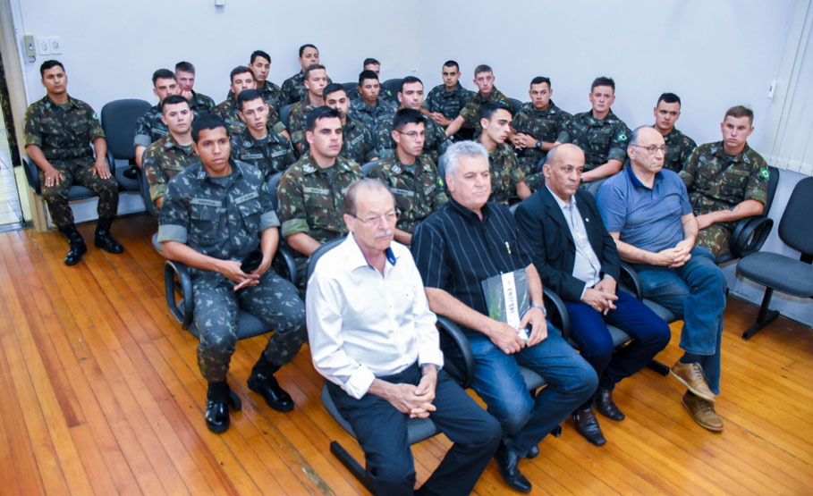  Legislativo realiza sessão alusiva aos 25 anos do 1ºBCom na Capital Missioneira