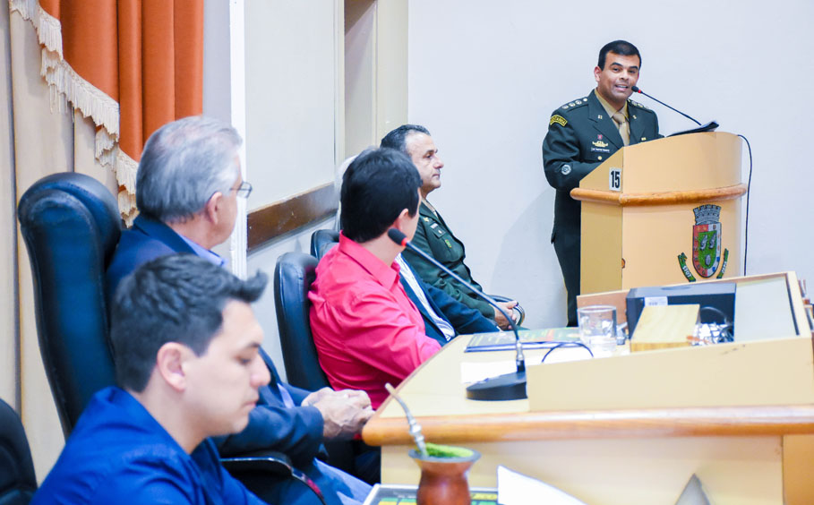  Legislativo realiza sessão alusiva aos 25 anos do 1ºBCom na Capital Missioneira