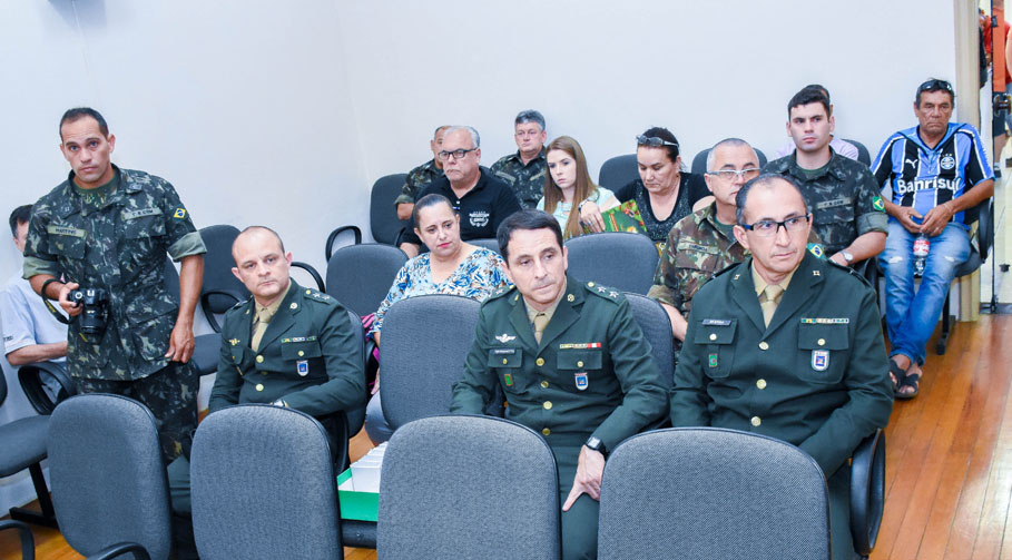  Legislativo realiza sessão alusiva aos 25 anos do 1ºBCom na Capital Missioneira