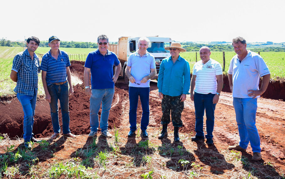 Câmara acompanha obras de recuperação de estradas do interior do município