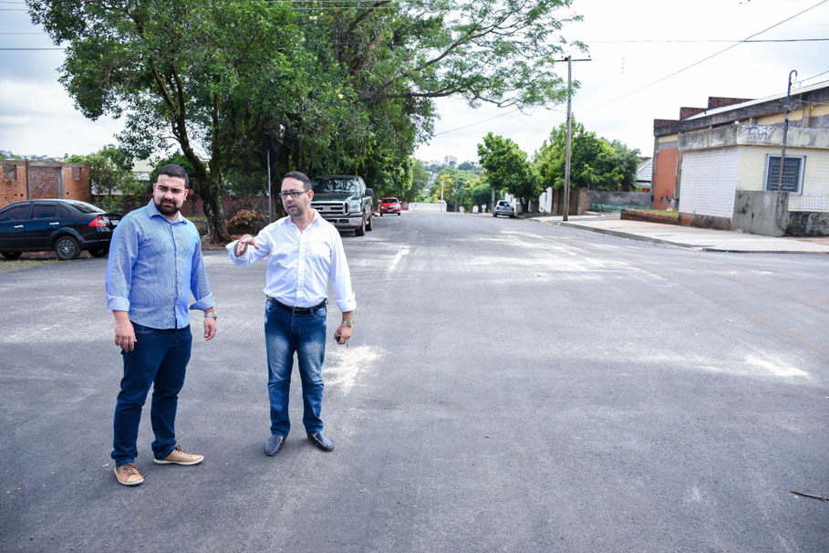 Bairro Kurtz recebe obras de pavimentação asfáltica. 