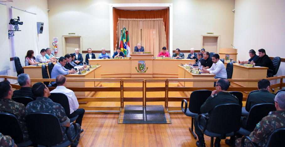  Legislativo realiza sessão alusiva aos 25 anos do 1ºBCom na Capital Missioneira