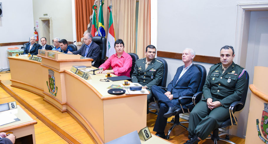  Legislativo realiza sessão alusiva aos 25 anos do 1ºBCom na Capital Missioneira