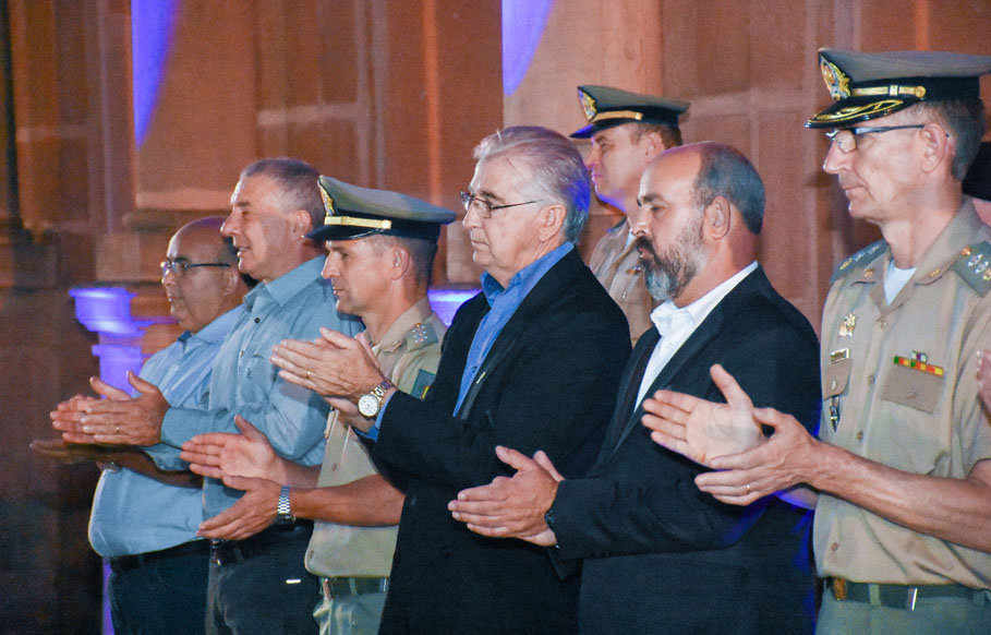 Legislativo de Santo Ângelo acompanha formatura dos alunos do Colégio Tiradentes 