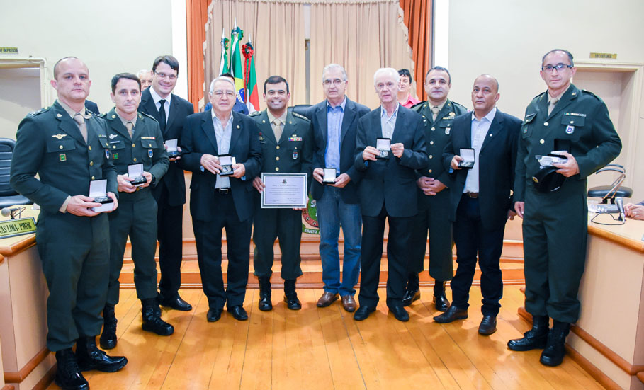  Legislativo realiza sessão alusiva aos 25 anos do 1ºBCom na Capital Missioneira