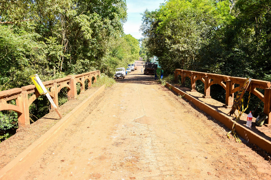 Legislativo acompanha obras de recuperação de estradas do interior do município