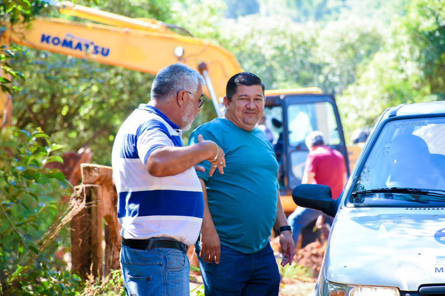 Legislativo acompanha obras de recuperação de estradas do interior do município