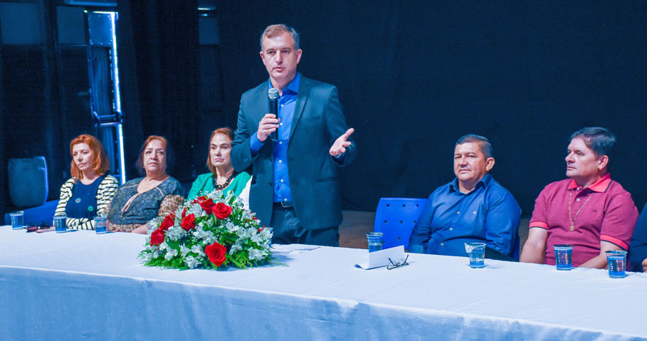 ABERTURA DO ANO LETIVO: Câmara acompanha atividades no Teatro Antônio Sepp