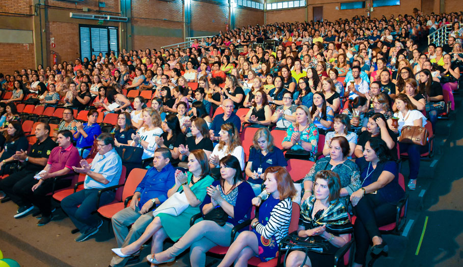ABERTURA DO ANO LETIVO: Câmara acompanha atividades no Teatro Antônio Sepp