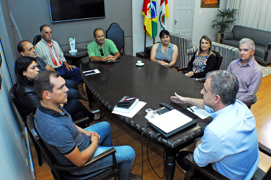 TRÂNSITO: Vereador Adolar Queiroz realiza reunião com o Prefeito de Santo Ângelo para solicitar medidas de segurança