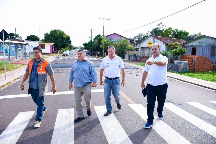 Governo Municipal atende solicitação da Câmara e instala Faixa Elevada em frente à Creche do Bairro Cristal
